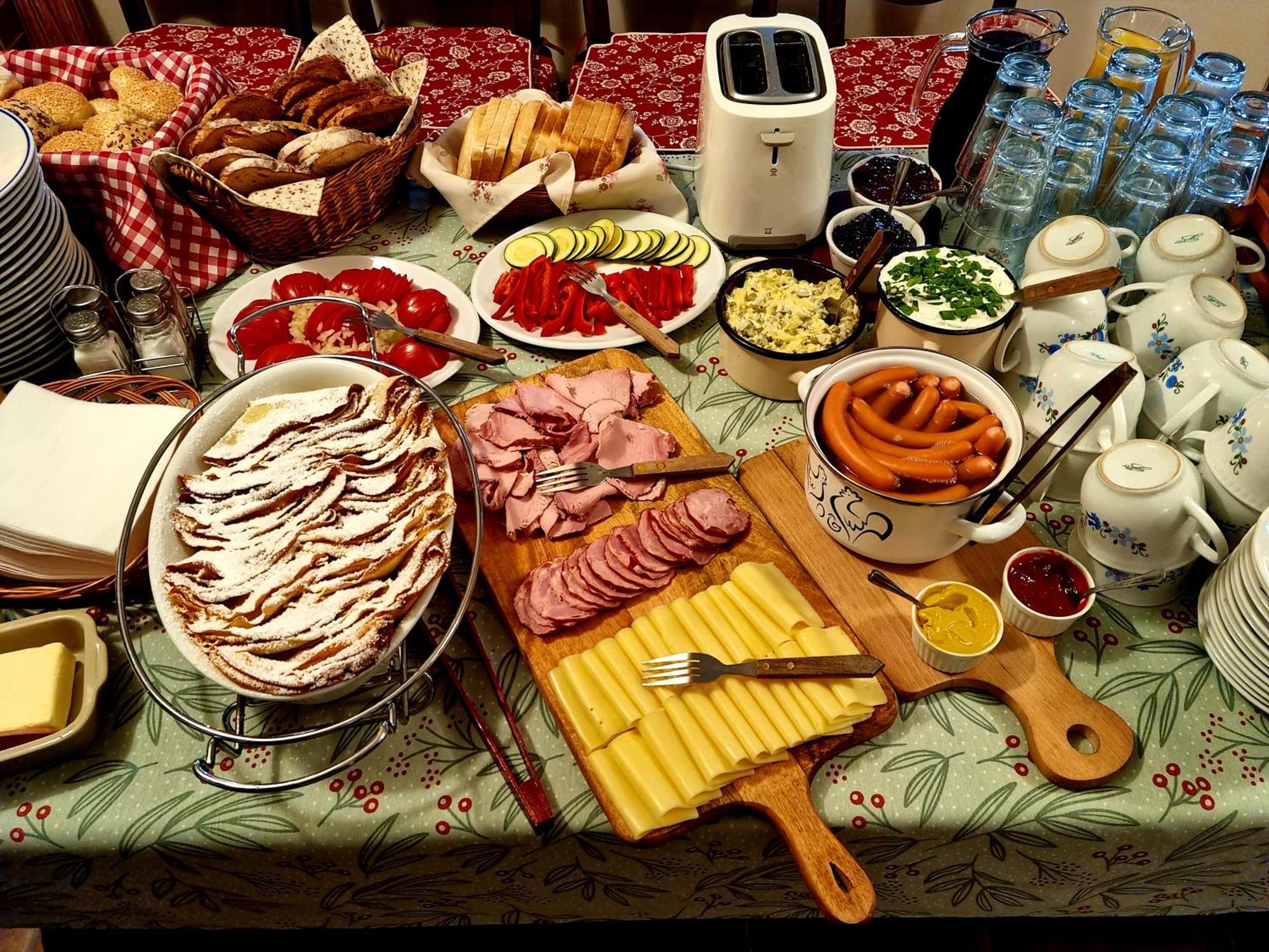 Gosciniec Skolimowka Restauracja I Ze Sniadaniem Na Kaszubach Хмєльно